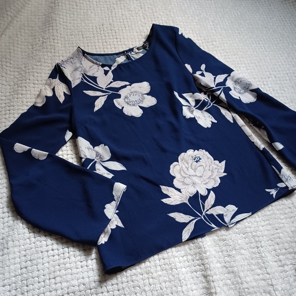 Dynamite navy bell sleeves detailed back silver button blouse top shirt XS rose - Picture 2 of 10